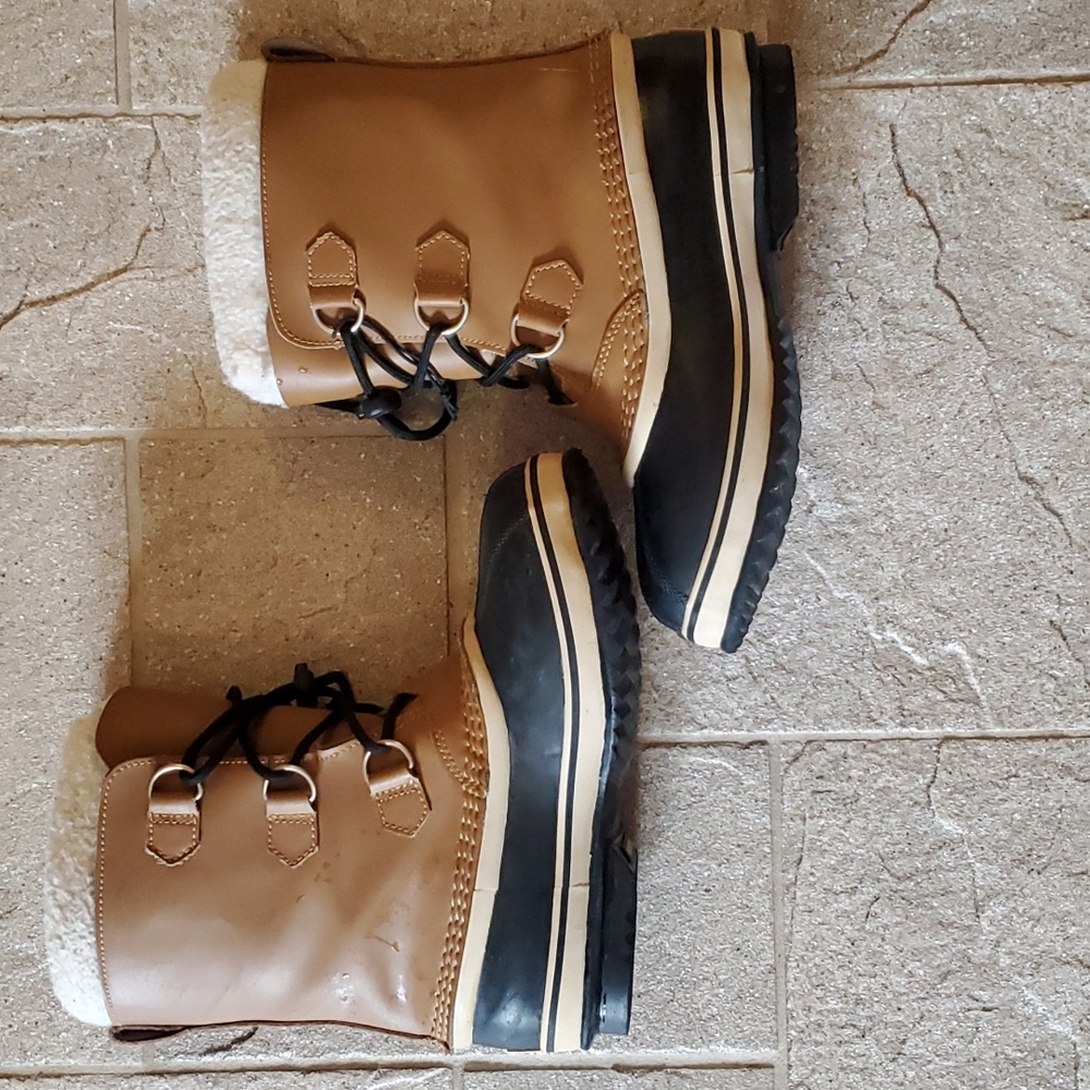 Sorel waterproof boots, ladies size 6.